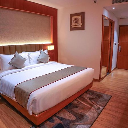 Hotel Crystal Inn Plaza Delhi Airport ニューデリー エクステリア 写真