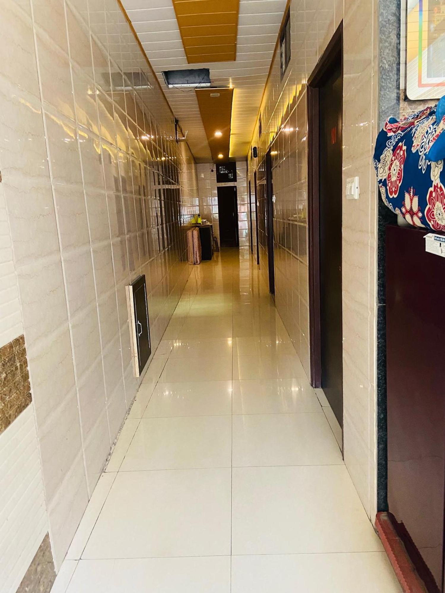 Hotel Crystal Inn Plaza Delhi Airport ニューデリー エクステリア 写真