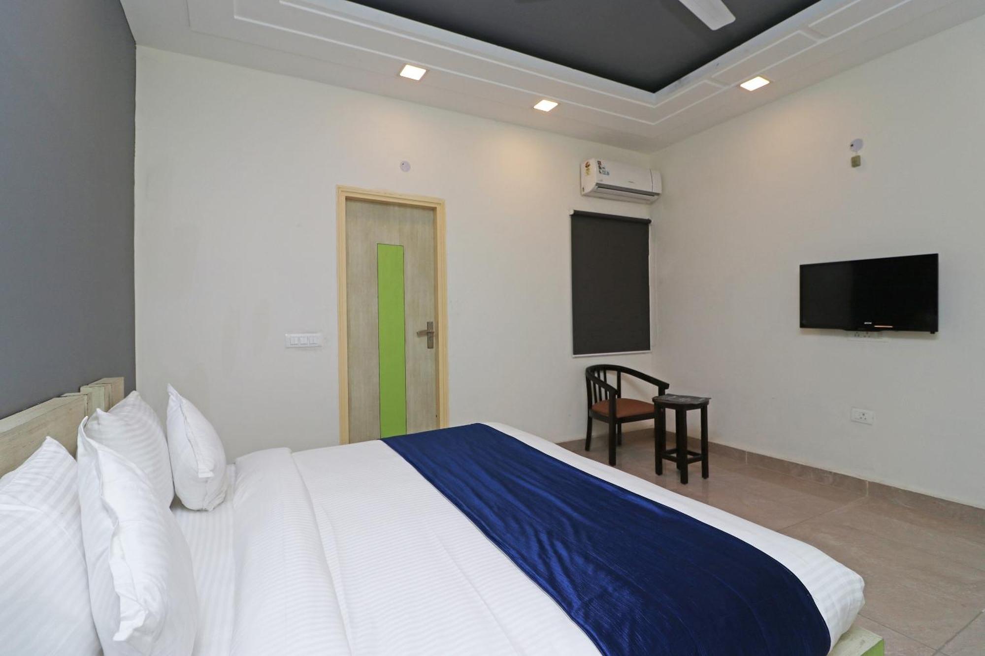 Hotel Crystal Inn Plaza Delhi Airport ニューデリー 部屋 写真