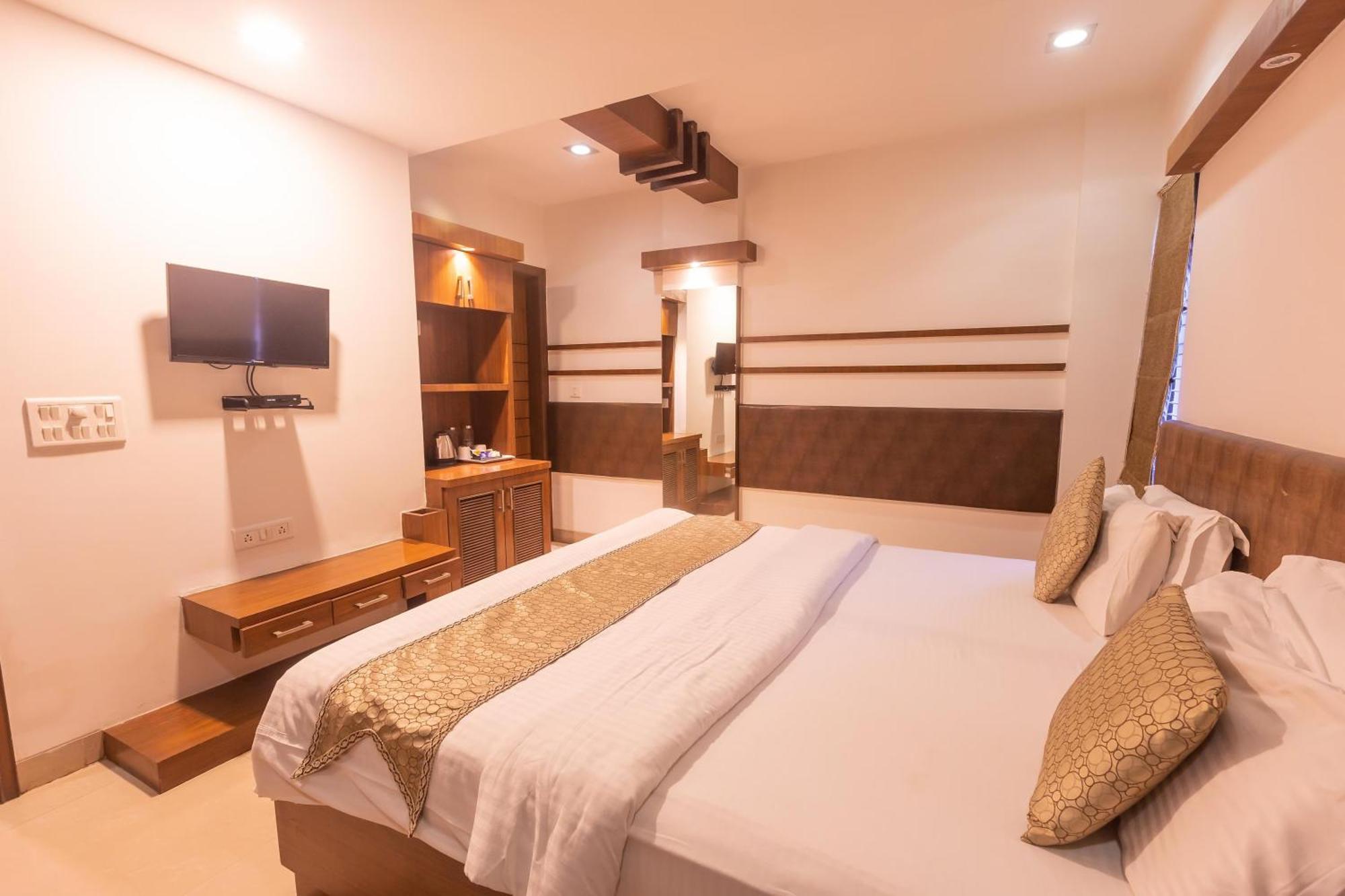 Hotel Crystal Inn Plaza Delhi Airport ニューデリー エクステリア 写真