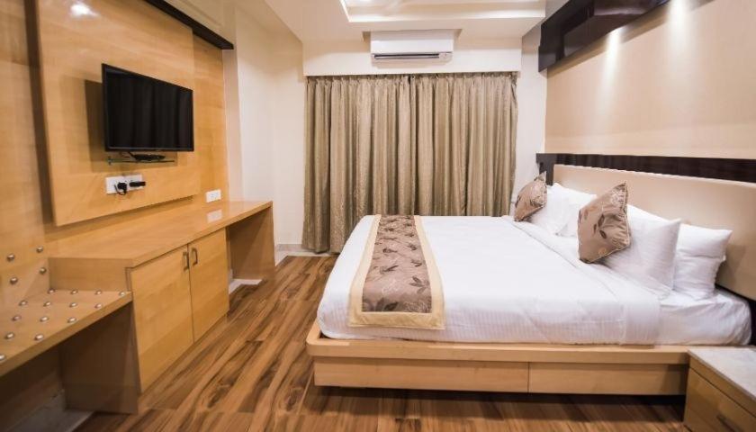 Hotel Crystal Inn Plaza Delhi Airport ニューデリー エクステリア 写真